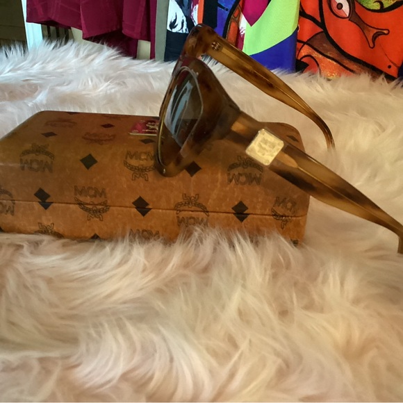 MCM Sunglasses with case and cleaning cloth in excellent condition - Picture 6 of 8